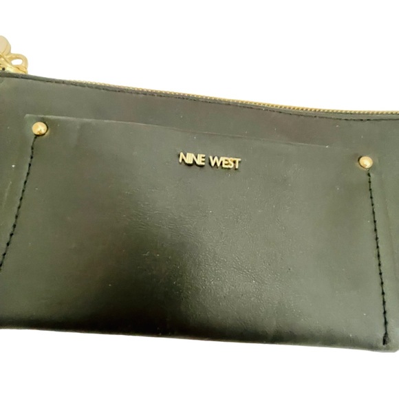 NWT Nine West Elongated Wristlet Accessory in Black Handbag Purse Clutch Gift - Picture 2 of 10